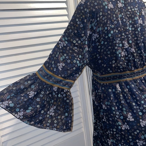 C&V Chelsea & Violet Bell Sleeve Smocked Floral Dress size XS - Picture 6 of 8